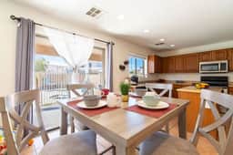 Luxurious Retreat. FREE HTD Pool & Outdoor Fun!