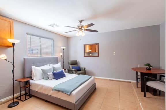Luxurious Retreat. FREE HTD Pool & Outdoor Fun! - Image 5