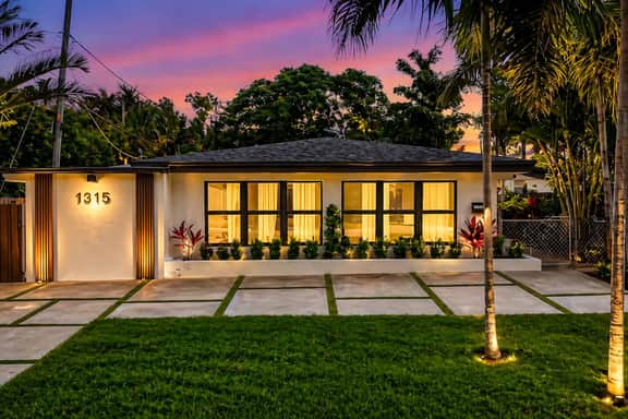 Modern Home • Pool • Near Beach & Las Olas