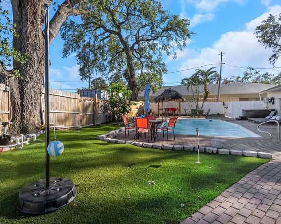 2 Homes - 4 MN to Madiera BCH - Hottub - HTD Pool