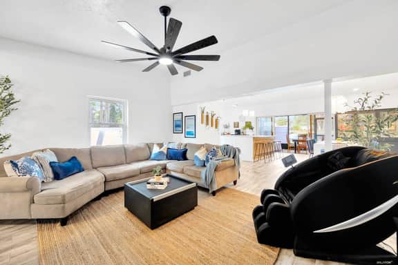 2 Homes - 4 MN to Madiera BCH - Hottub - HTD Pool