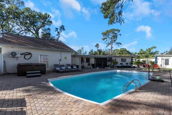 2 Homes - 4 MN to Madiera BCH - Hottub - HTD Pool