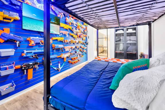 2 Homes - 4 MN to Madiera BCH - Hottub - HTD Pool