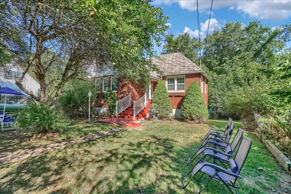 Perfect Family Destination with Pool - Bethel
