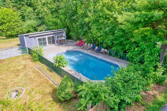 Contemporary home for a dream retreat + POOL