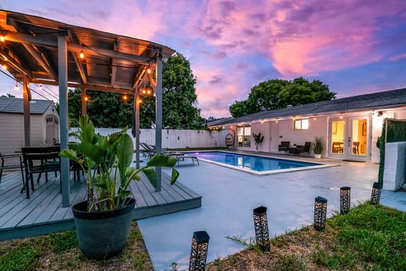 Family-Friendly Oasis with Heated Pool BBQ FirePit