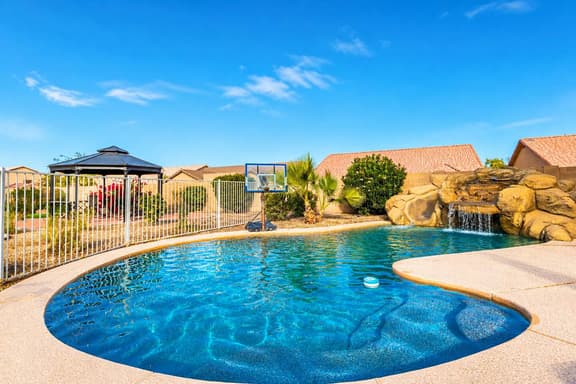 Heated Pool • Mini Golf • Trampoline • King Suite
