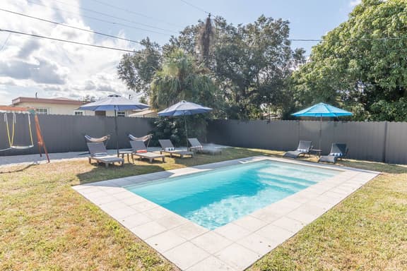Family Escape | Heated Pool • 5 Min Beach