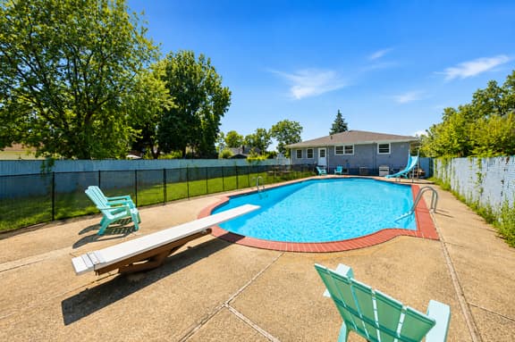 8BR house with Private Heated Pool, BBQ, Games - Image 1